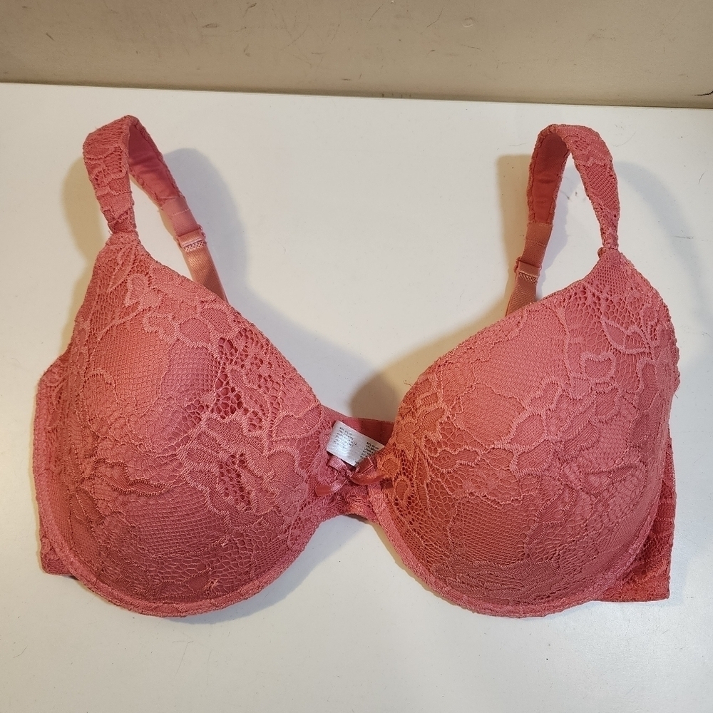 Delta Burke Pitch plus size Lace Bra size 38DD